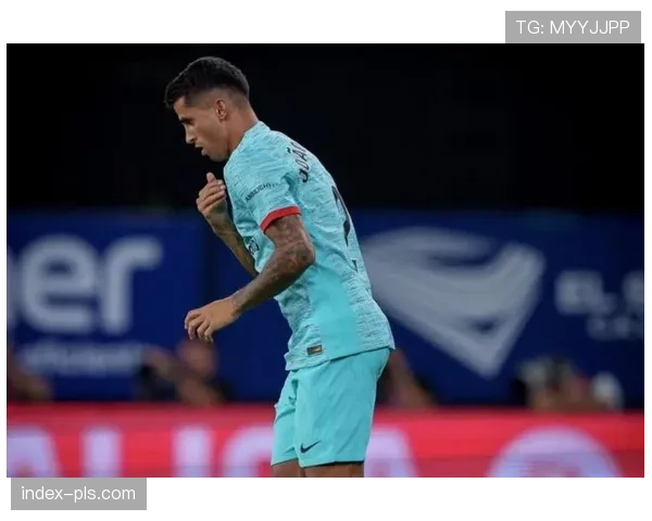 巴萨边后卫攻防平衡，坎塞洛前插助攻马丁内收保护肋部